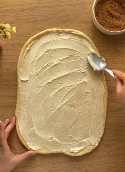 externder crema cinnamon rolls