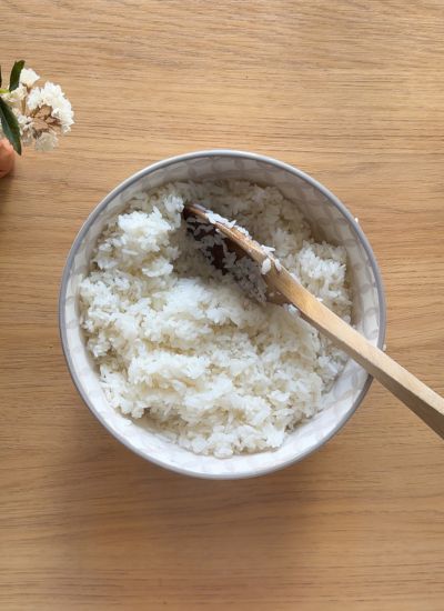 mezclar arroz con aliño
