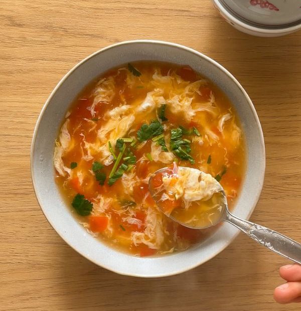 sopa de tomate y huevo china