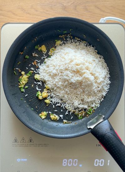 cocinar arroz con aromáticos