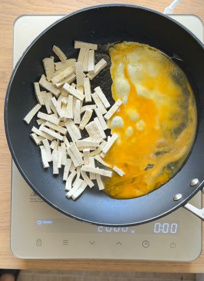 cocinar proteina fideos chinos