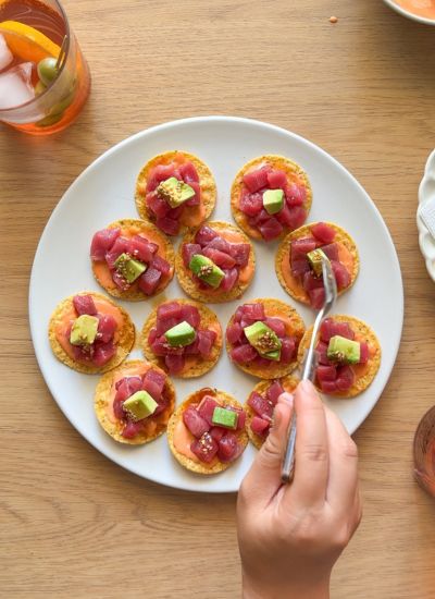 añadir aguacate tostaditas atun