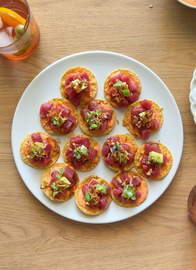 emplatado nachos con atun rojo