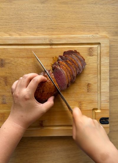 cortar magret de pato cocinado