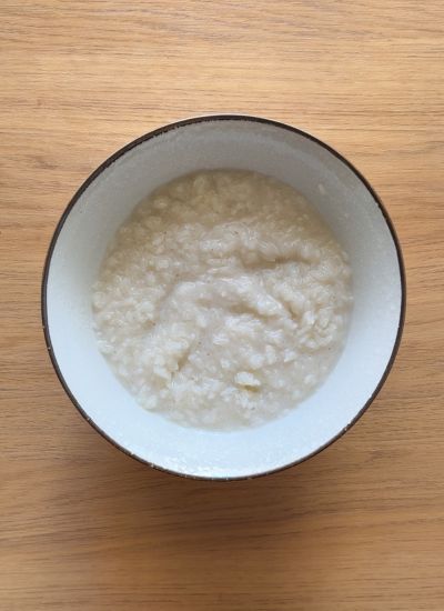 dejar arroz glutinoso absorbiendo