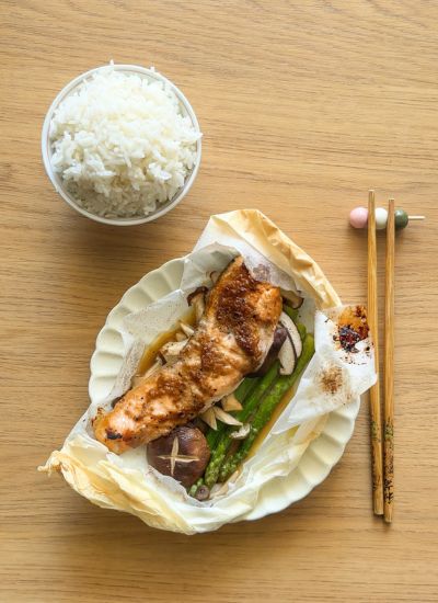 plato de salmón con verduras al horno