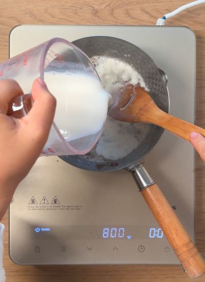 añadir leche croquetas