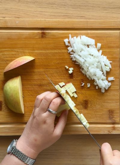 cortar cebolla y manzana