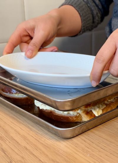 aplastar sandwich de huevo