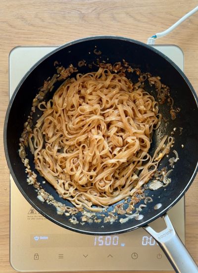 cocinar pad thai