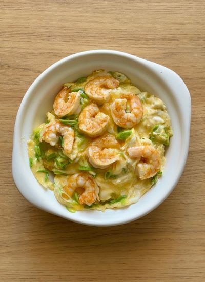 tortilla asiática sobre arroz