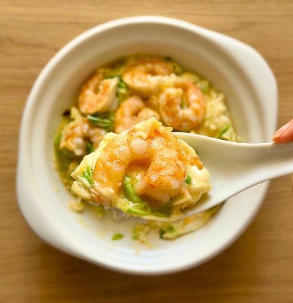 tortilla langostinos y ajos tiernos receta