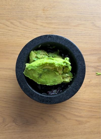añadir aguacate guacamole