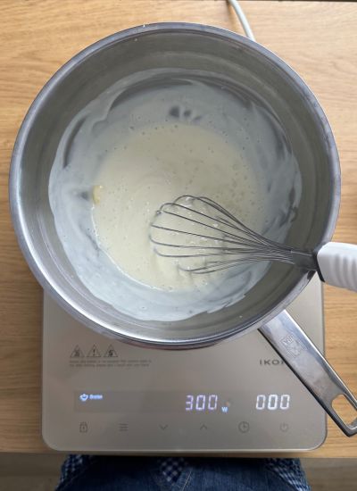 mezclar ingredientes tarta de queso japonesa