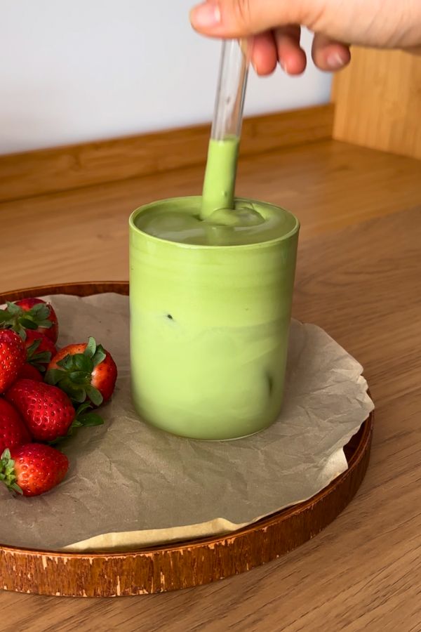 Matcha Cloud: Bebida Refrescante de Matcha y Agua de Coco