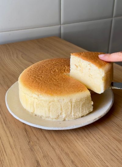 servir tarta de queso japonesa