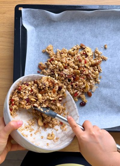 poner granola en bandeja horno