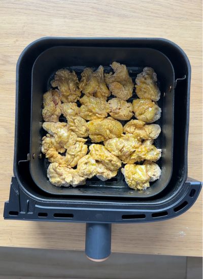 poner aceite en pollo airfryer