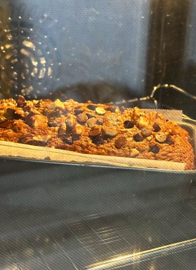 hornear bizcocho platano y chocolate
