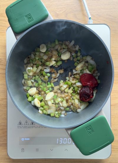 saltear verduras con picante carrilleras