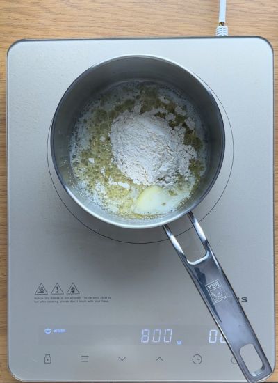 tostar mantequilla para bechamel