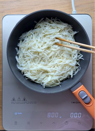 cocinar tiras de patata gamja jeon