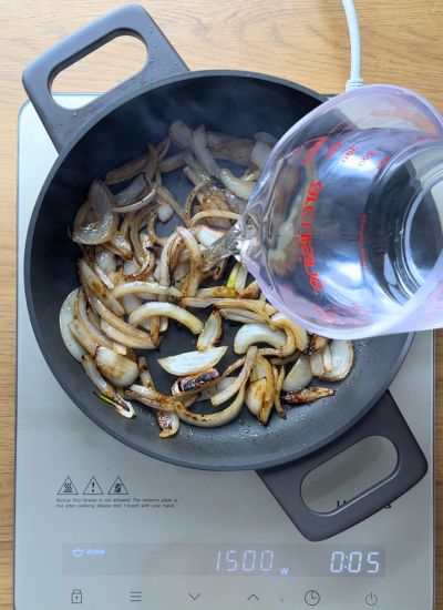 añadir agua cebolla tteokbokki