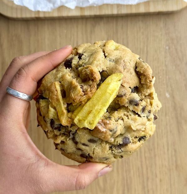 cookie de chips de patata y pepitas chocolate