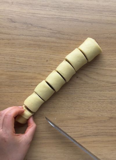 cortar rollito canela