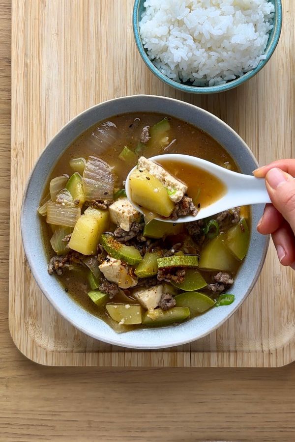 Estofado Coreano de Soja Fermentada (Doenjang Jjigae)