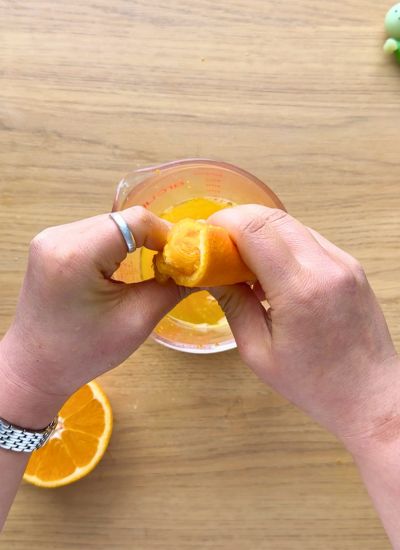 exprimir naranja