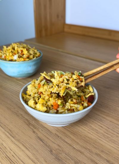 emplatar arroz chino salteado