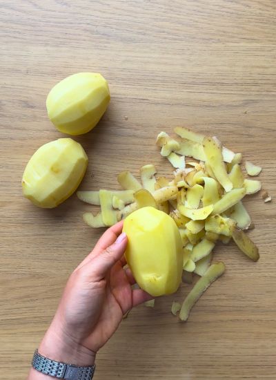 pelar patatas para croquetas japonesas