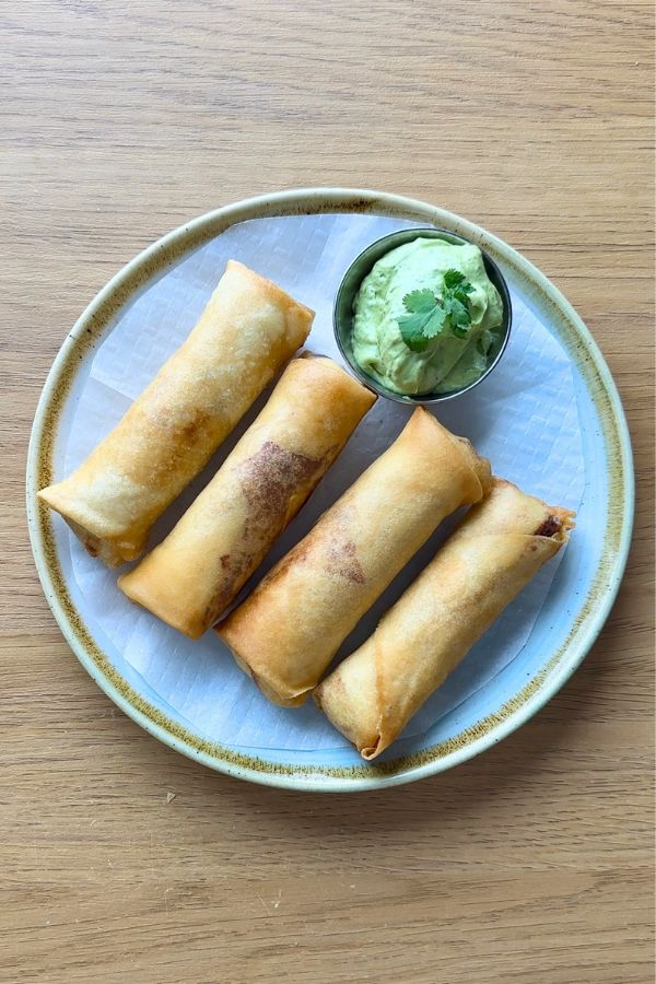 Rollitos de Primavera de Pollo y Queso: ¡Crujientes, Cremosos y Adictivos!