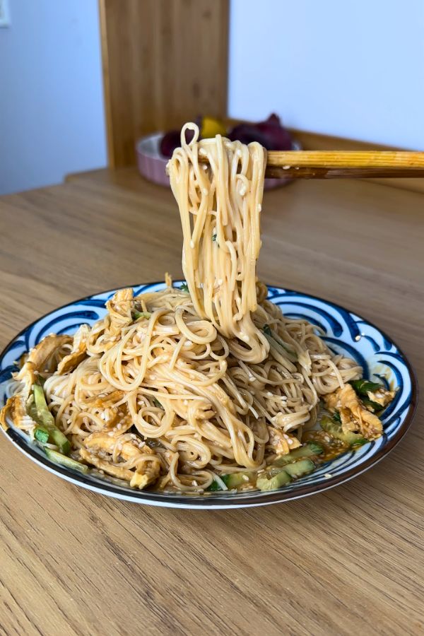 Fideos Chinos con Salsa de Cacahuete en menos de 10 Minutos